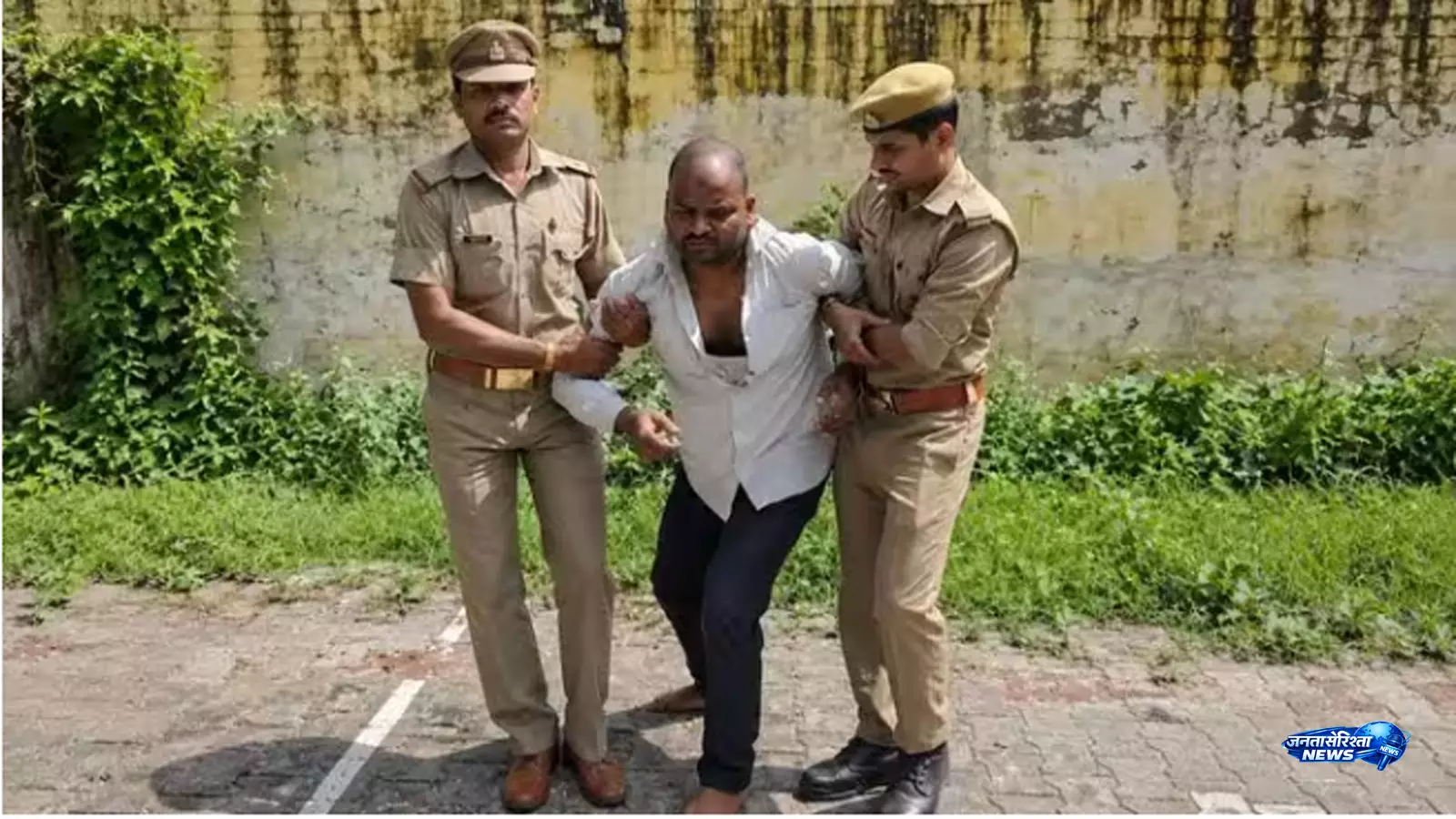 गोरखपुर दुष्कर्म कांड परिवार को राहत देने में जुटी पुलिस गोरखपुर दुष्कर्म कांड परिवार को राहत देने में जुटी पुलिस