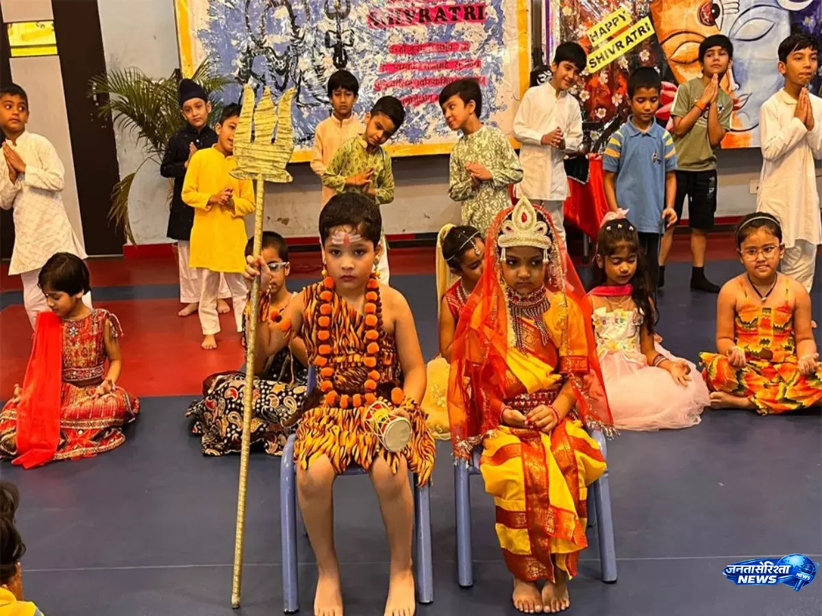 मुज़फ्फरनगर स्कूल में दिखी शिव भक्ति, बच्चों ने किया जलाभिषेक मुज़फ्फरनगर स्कूल में दिखी शिव भक्ति, बच्चों ने किया जलाभिषेक