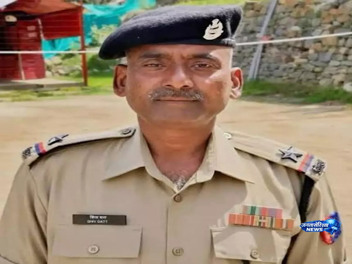 ASI शिवदत्त प्रजापति की अंतिम विदाई रुकी, मांगों को लेकर अड़े परिजन ASI शिवदत्त प्रजापति की अंतिम विदाई रुकी, मांगों को लेकर अड़े परिजन