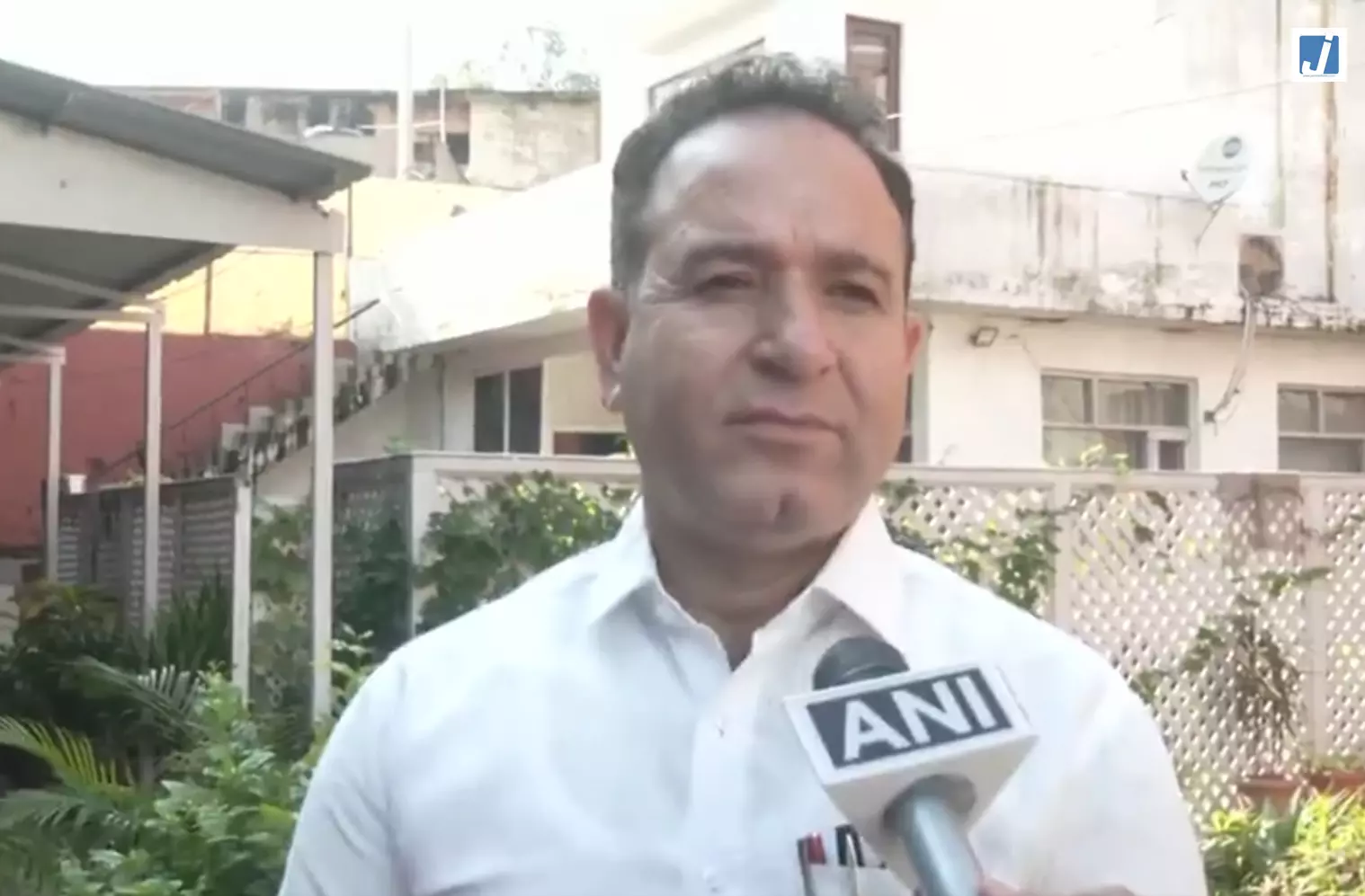 कुलगाम आतंकी हमले पर सुनील शर्मा का हमला, बोले- गरीब और निर्दोषों को निशाना बनाना कायराना हरकत कुलगाम आतंकी हमले पर सुनील शर्मा का हमला, बोले- गरीब और निर्दोषों को निशाना बनाना कायराना हरकत