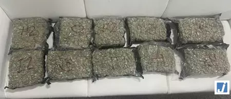 BREAKING: डीआरआई ने पांच विदेशी समेत 20 आरोपियों को किया गिरफ्तार, 9.5 किलो सोना जब्त BREAKING: डीआरआई ने पांच विदेशी समेत 20 आरोपियों को किया गिरफ्तार, 9.5 किलो सोना जब्त