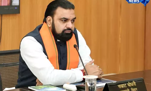 Bihar : घूस मांगने पर डाटा एंट्री ऑपरेटर बर्खास्त Bihar : घूस मांगने पर डाटा एंट्री ऑपरेटर बर्खास्त