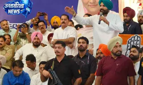 Punjab कांग्रेस में चन्नी-वारिंग समर्थक आमने-सामने Punjab कांग्रेस में चन्नी-वारिंग समर्थक आमने-सामने
