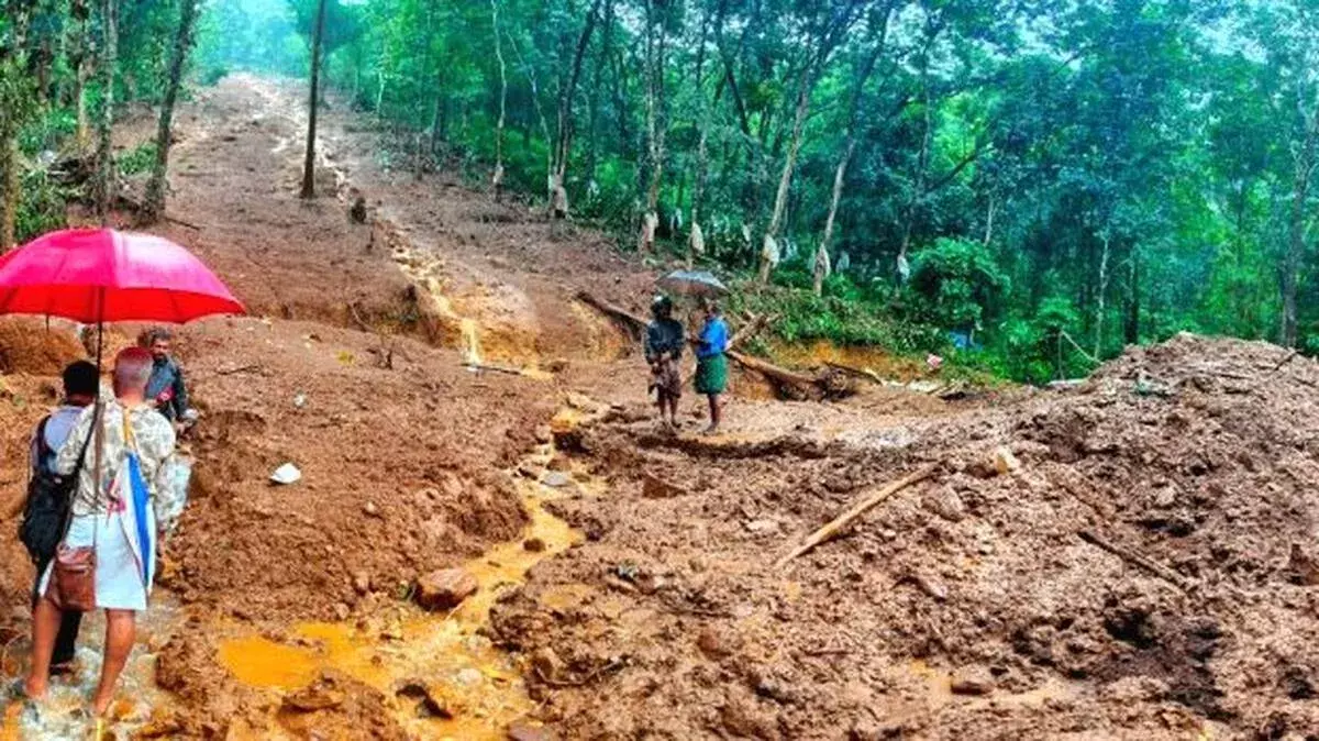 Kerala में भारी बारिश से नौ लोगों की मौत, छह लापता; भूस्खलन और बाढ़ से भारी तबाही Kerala में भारी बारिश से नौ लोगों की मौत, छह लापता; भूस्खलन और बाढ़ से भारी तबाही