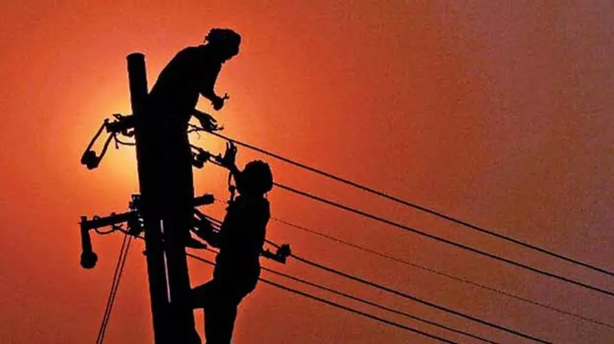KSEB का टैरिफ प्रस्ताव; नए कनेक्शन चार्ज को लेकर चिंताएं बढ़ी KSEB का टैरिफ प्रस्ताव; नए कनेक्शन चार्ज को लेकर चिंताएं बढ़ी