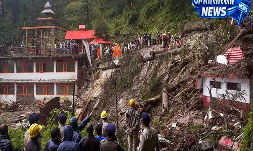 शिवमोगा लैंडस्लाइड: तेज बारिश के बाद पहाड़ी धंसी, मलबे में दबकर 3 की मौत शिवमोगा लैंडस्लाइड: तेज बारिश के बाद पहाड़ी धंसी, मलबे में दबकर 3 की मौत