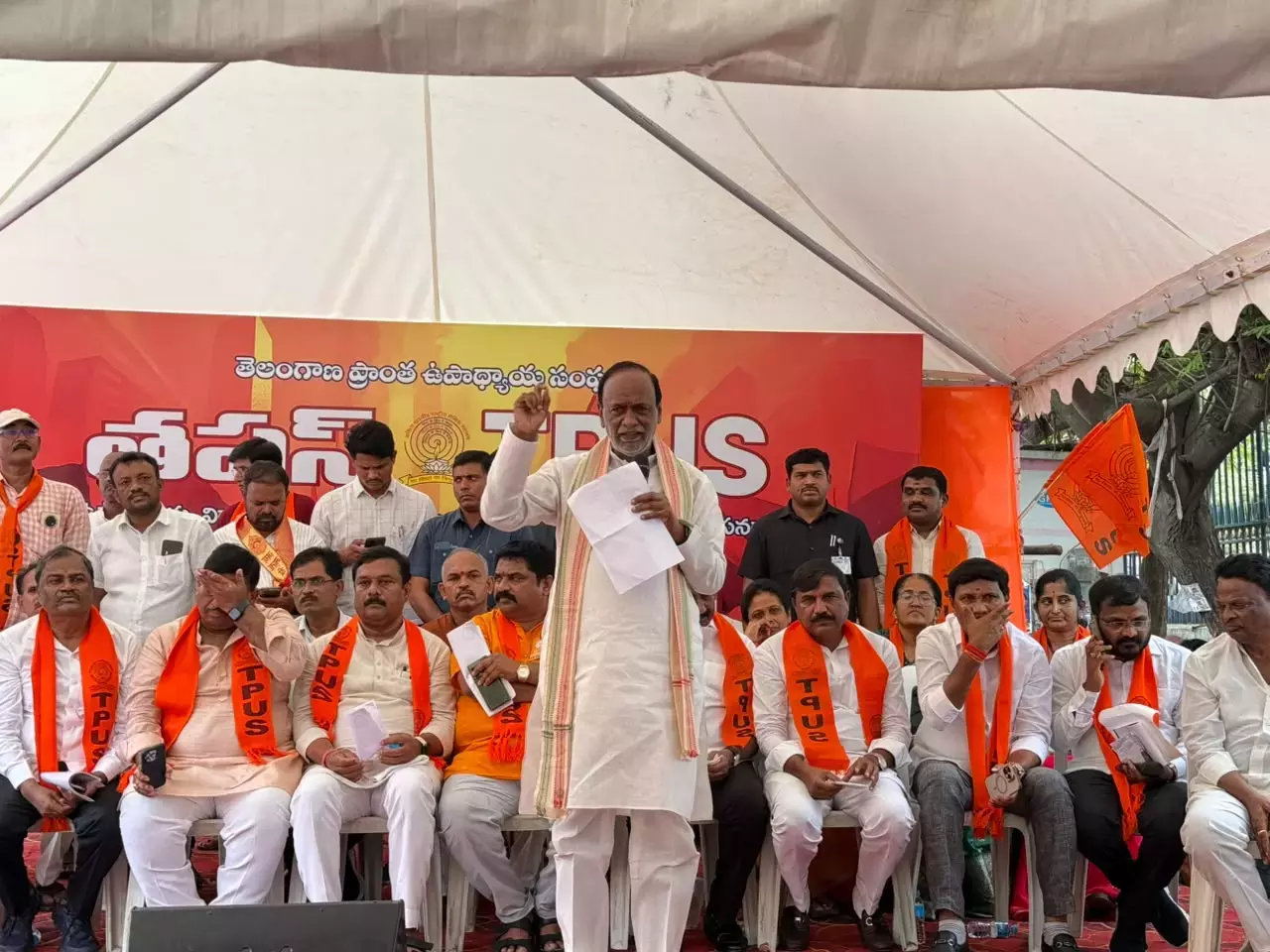 Telangana: अधूरे वादों को लेकर शिक्षकों का प्रदर्शन Telangana: अधूरे वादों को लेकर शिक्षकों का प्रदर्शन