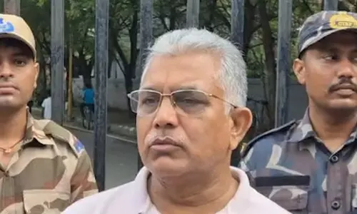 सोशल मीडिया और इंटरनेट से फैल रहा आतंकी नेटवर्क: दिलीप घोष सोशल मीडिया और इंटरनेट से फैल रहा आतंकी नेटवर्क: दिलीप घोष