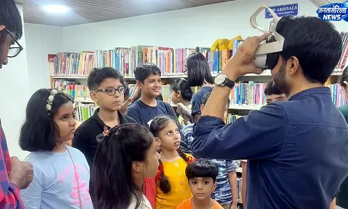 भोपाल में फ्रेंच भाषा और संस्कृति से रूबरू हुए लोग, VR के जरिए कराई गई पेरिस की सैर भोपाल में फ्रेंच भाषा और संस्कृति से रूबरू हुए लोग, VR के जरिए कराई गई पेरिस की सैर