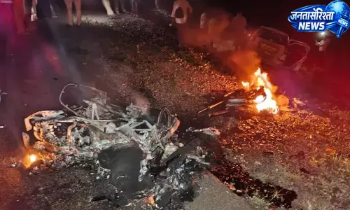 खरगोन में भीषण सड़क हादसा, कार-बाइक की टक्कर में दो युवकों की मौत खरगोन में भीषण सड़क हादसा, कार-बाइक की टक्कर में दो युवकों की मौत
