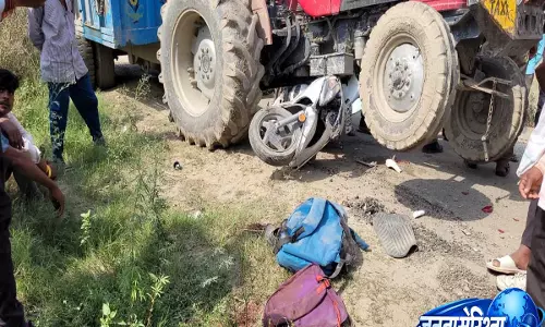 कांवड़ यात्रा के दौरान एटा में बड़ा सड़क हादसा, ट्रक की टक्कर से एक श्रद्धालु की मौत कांवड़ यात्रा के दौरान एटा में बड़ा सड़क हादसा, ट्रक की टक्कर से एक श्रद्धालु की मौत