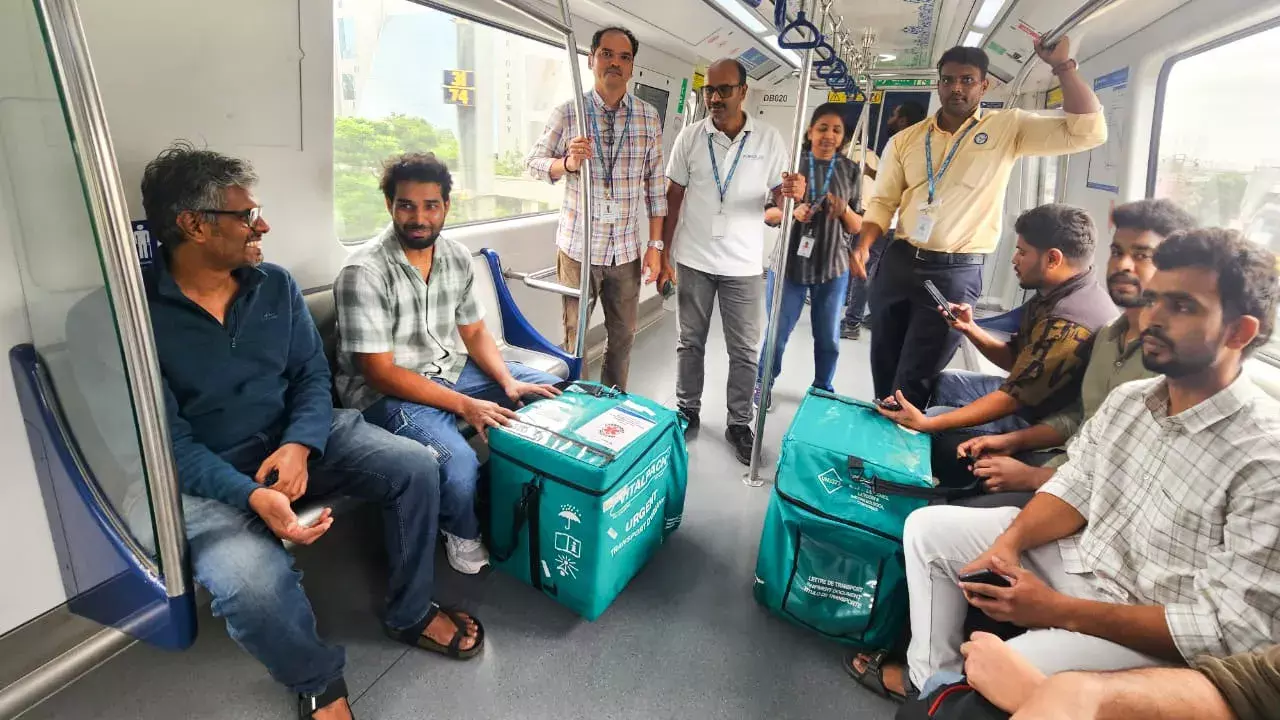 मानवता की मिसाल: हैदराबाद मेट्रो ने समय पर पहुंचाए दिल और फेफड़े मानवता की मिसाल: हैदराबाद मेट्रो ने समय पर पहुंचाए दिल और फेफड़े