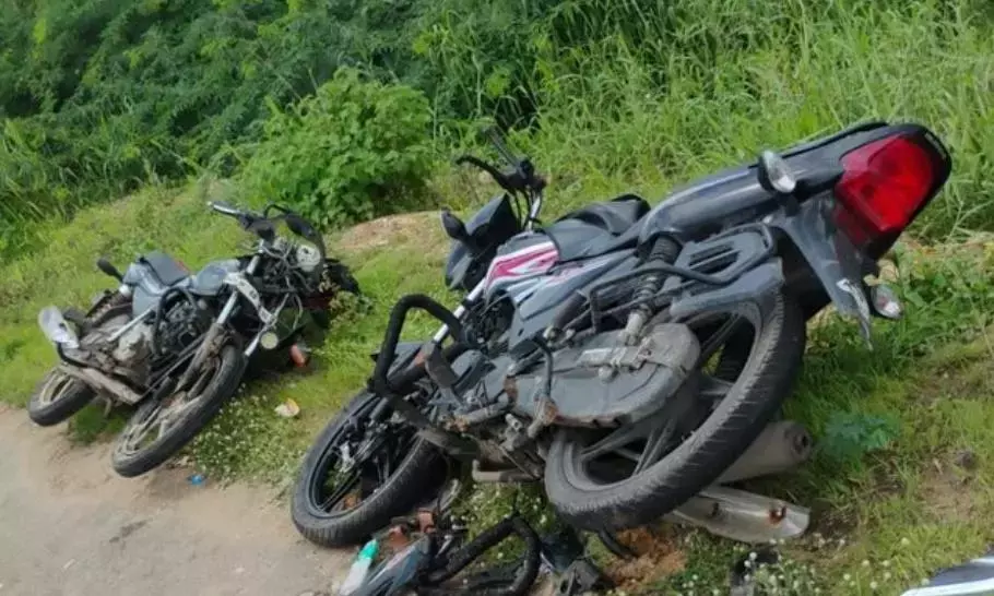 Telangana: निज़ामाबाद में बाइक दुर्घटना में एक की मौत, एक घायल Telangana: निज़ामाबाद में बाइक दुर्घटना में एक की मौत, एक घायल