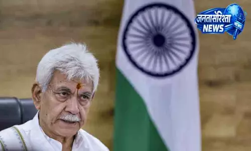 Srinagar शहीद पुलिसकर्मियों के परिजनों को नियुक्ति पत्र Srinagar शहीद पुलिसकर्मियों के परिजनों को नियुक्ति पत्र