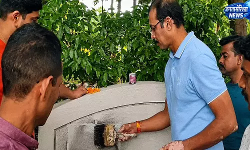 इंदौर में आपत्तिजनक पेंटिंग पर विवाद, पुलिस जांच में जुटी इंदौर में आपत्तिजनक पेंटिंग पर विवाद, पुलिस जांच में जुटी