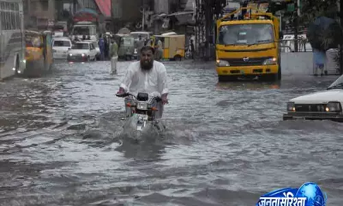 बारिश ने खोली Pakistan के प्रशासन की पोल बारिश ने खोली Pakistan के प्रशासन की पोल
