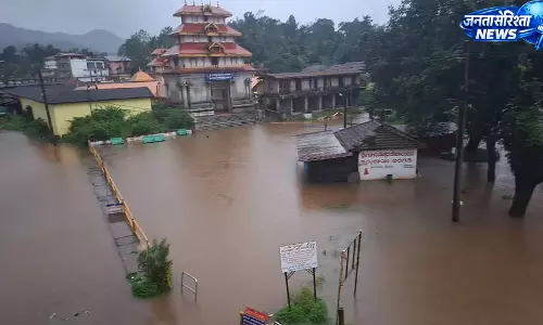 कोडगु में भारी बारिश से जलभराव, भागमंडल मंदिर की सीढ़ियों तक पहुंचा नदी का पानी
