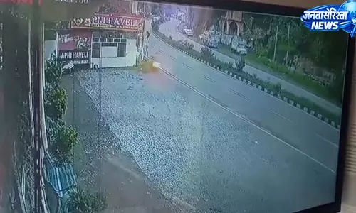 सुंदरनगर फोरलेन पर दर्दनाक हादसा, बिजली के पोल से टकराई बाइक सुंदरनगर फोरलेन पर दर्दनाक हादसा, बिजली के पोल से टकराई बाइक