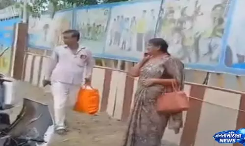 लखनऊ जाते समय हादसे का शिकार हुईं सपा विधायक, सुरक्षित बचीं लखनऊ जाते समय हादसे का शिकार हुईं सपा विधायक, सुरक्षित बचीं