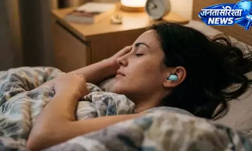 नींद के लिए इयर प्लग्स का इस्तेमाल? जानें नुकसान और सावधानियां नींद के लिए इयर प्लग्स का इस्तेमाल? जानें नुकसान और सावधानियां