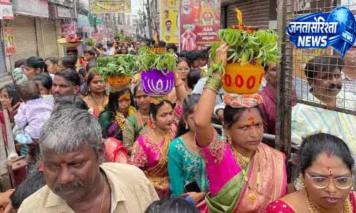Hyderabad महाकाली मंदिर में भक्तों की भारी भीड़ Hyderabad महाकाली मंदिर में भक्तों की भारी भीड़