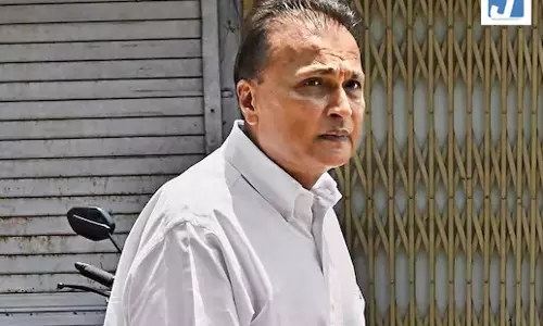 अनिल अंबानी की मुश्किलें बढ़ीं