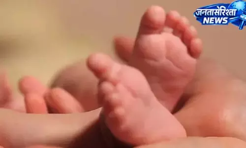 अविवाहित बेटी की प्रसूति छिपाने की कोशिश, नवजात की जान खतरे में अविवाहित बेटी की प्रसूति छिपाने की कोशिश, नवजात की जान खतरे में