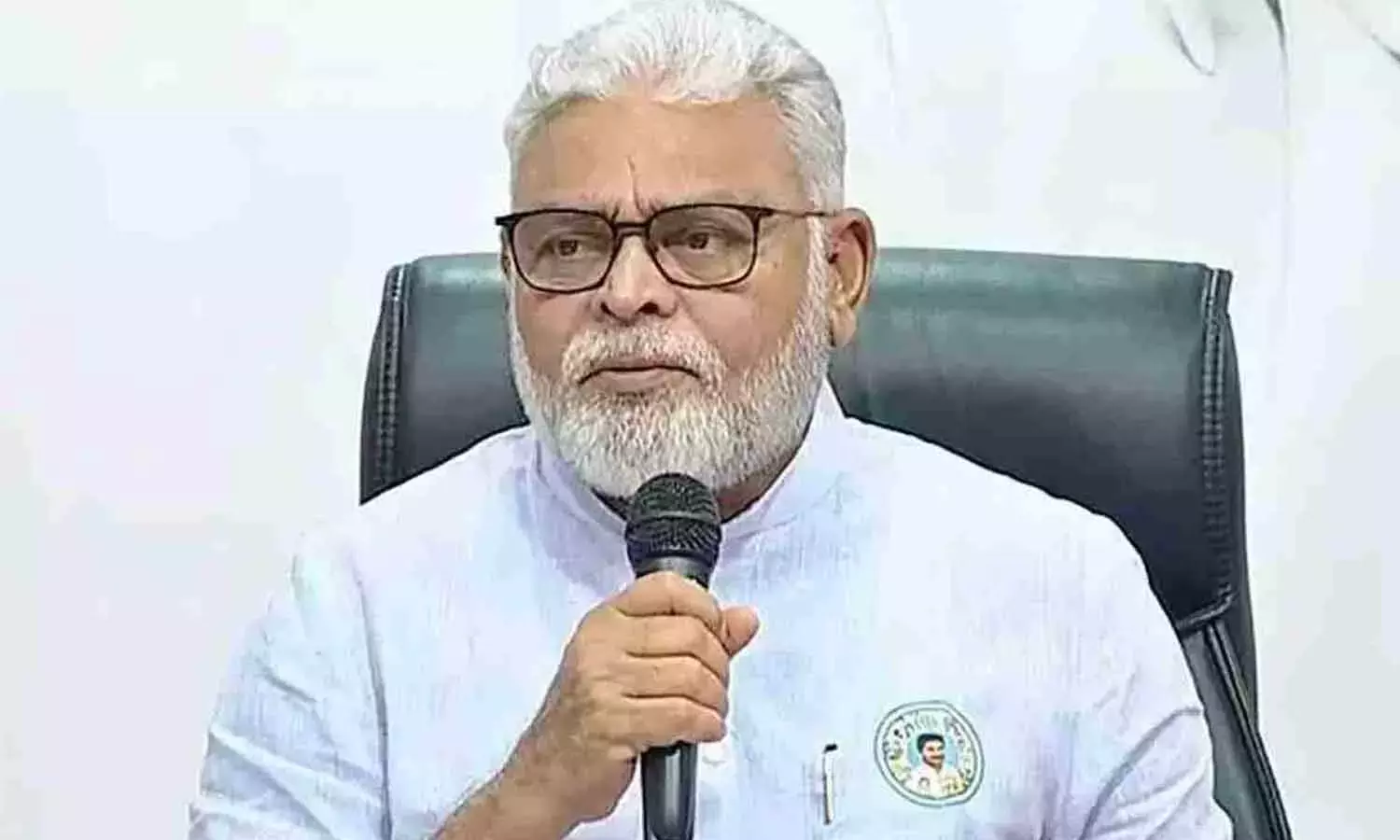 Andhra: अंबाती ने पेम्मासानी पर एआई वीडियो के लिए बुकिंग की Andhra: अंबाती ने पेम्मासानी पर एआई वीडियो के लिए बुकिंग की