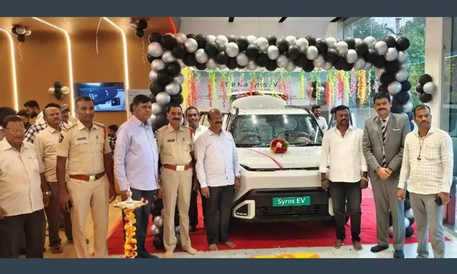 Andhra: एमजी ब्रदर्स किआ ने हिंदूपुर में बिल्कुल नई किआ सिरोस ईवी लॉन्च की Andhra: एमजी ब्रदर्स किआ ने हिंदूपुर में बिल्कुल नई किआ सिरोस ईवी लॉन्च की