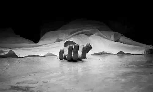 औरंगाबाद में नगर परिषद के कार्यकारी अधिकारी की गोली मारकर हत्या, जांच में जुटी पुलिस औरंगाबाद में नगर परिषद के कार्यकारी अधिकारी की गोली मारकर हत्या, जांच में जुटी पुलिस