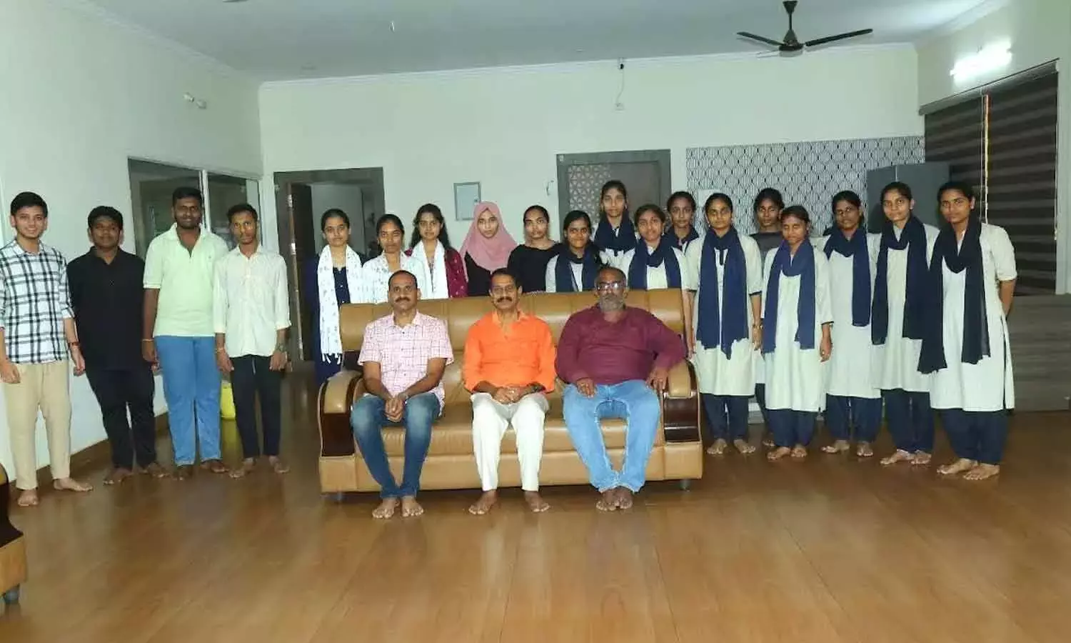 Telangana: कृष्णावेणी के छात्र NEET-2026 राज्य रैंकिंग में चमके Telangana: कृष्णावेणी के छात्र NEET-2026 राज्य रैंकिंग में चमके