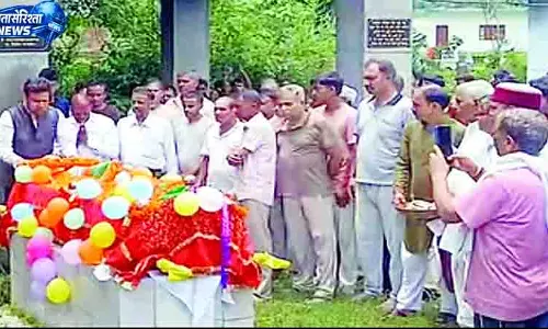 जननेता को अंतिम विदाई देने उमड़ा जन सैलाब जननेता को अंतिम विदाई देने उमड़ा जन सैलाब