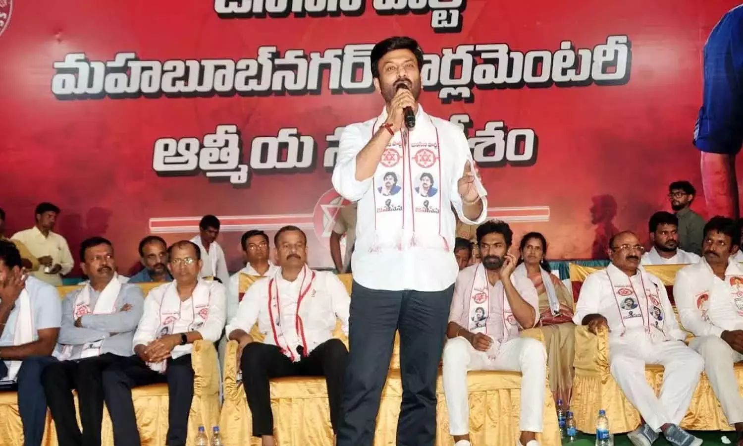 Telangana: जन सेना ने बड़े पैमाने पर शामिल होकर तेलंगाना अभियान को आगे बढ़ाया Telangana: जन सेना ने बड़े पैमाने पर शामिल होकर तेलंगाना अभियान को आगे बढ़ाया