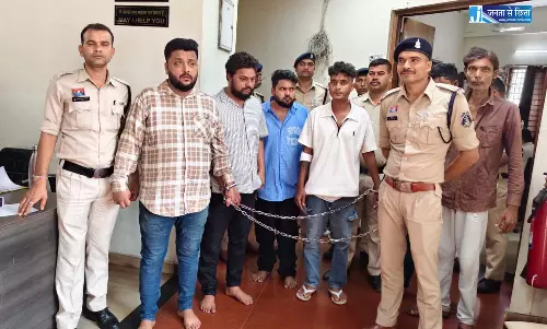 DJ बजाकर मोहल्ले में हुल्लड़ बाजी, पुलिस टीम के साथ भी झूमा-झटकी, कालीबाड़ी से 7 गिरफ्तार