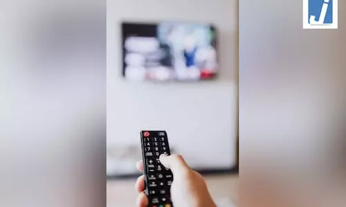 OMG! पति ने बदला टीवी चैनल तो भड़क उठी पत्नी, किया लहूलुहान!