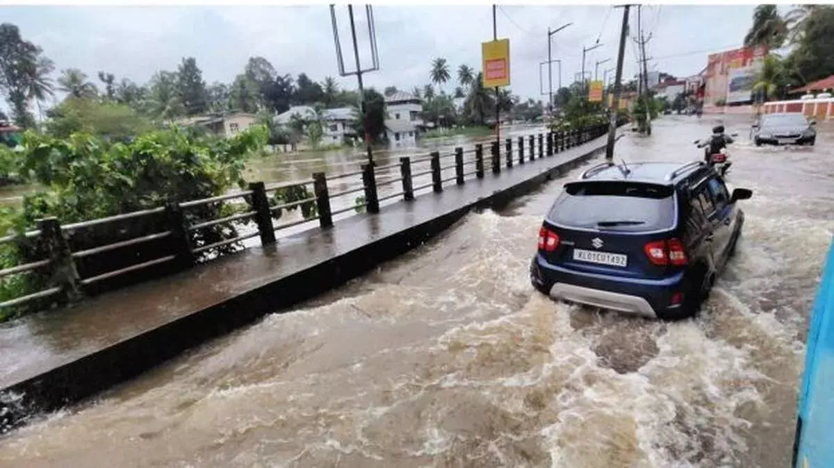 IMD का दावा: केरल बारिश के लिए दो दिन पहले ही भेज दी थी चेतावनी IMD का दावा: केरल बारिश के लिए दो दिन पहले ही भेज दी थी चेतावनी
