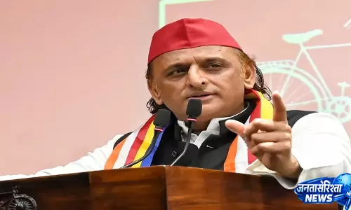 UPs में शिक्षा व्यवस्था पर घिरी योगी सरकार, अखिलेश ने पेश किए आंकड़े UPs में शिक्षा व्यवस्था पर घिरी योगी सरकार, अखिलेश ने पेश किए आंकड़े