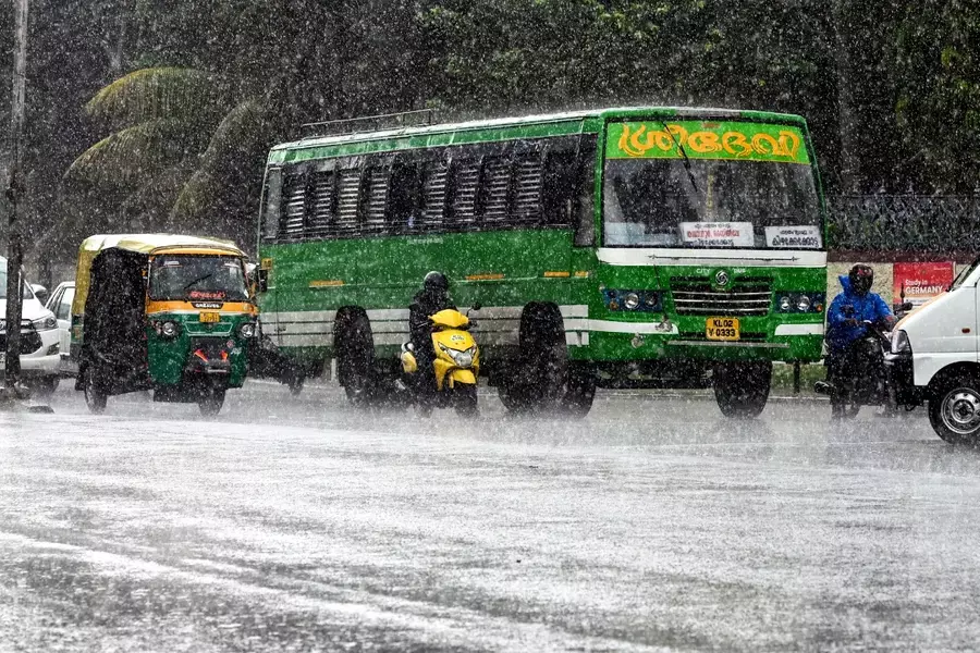 Kerala rains: सोमवार को कन्नूर और पथानामथिट्टा में शिक्षण संस्थानों में छुट्टी Kerala rains: सोमवार को कन्नूर और पथानामथिट्टा में शिक्षण संस्थानों में छुट्टी