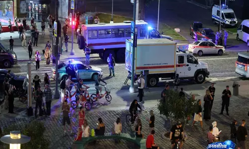 Moscow के कैफ़े में धमाके से कम से कम 3 लोगों की मौत, 21 घायल Moscow के कैफ़े में धमाके से कम से कम 3 लोगों की मौत, 21 घायल