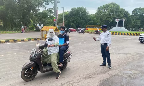 सड़क सुरक्षा के लिए दुर्ग पुलिस का बड़ा अभियान, 6,592 चालान काटे सड़क सुरक्षा के लिए दुर्ग पुलिस का बड़ा अभियान, 6,592 चालान काटे