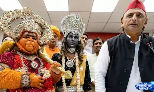 राम-हनुमान बने कलाकारों का किया सम्मान