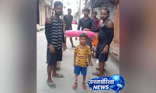 अमरोहा में मासूम की शिवभक्ति की चर्चा, कंधों पर उठाया जल अमरोहा में मासूम की शिवभक्ति की चर्चा, कंधों पर उठाया जल