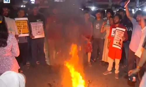 छात्रों का हल्ला बोल-JPSC-JSSC CGL परीक्षा विवाद पर रांची में छात्रों का जोरदार प्रदर्शन छात्रों का हल्ला बोल-JPSC-JSSC CGL परीक्षा विवाद पर रांची में छात्रों का जोरदार प्रदर्शन