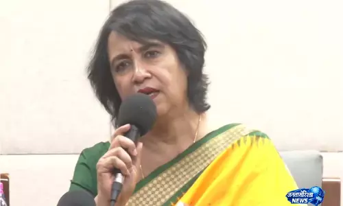 तसलीमा नसरीन ने चिन्मय कृष्ण दास की गिरफ्तारी पर उठाए सवाल तसलीमा नसरीन ने चिन्मय कृष्ण दास की गिरफ्तारी पर उठाए सवाल