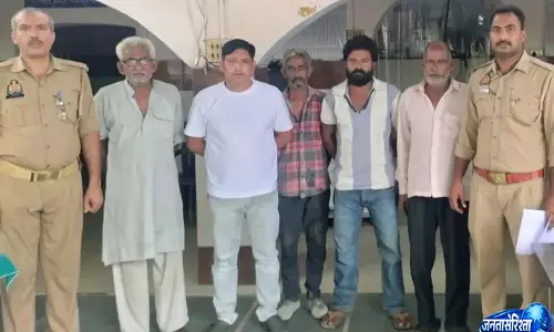 मुजफ्फरनगर पुलिस की बड़ी कार्रवाई, शराब ठेका कांड में पांच आरोपियों पर शिकंजा मुजफ्फरनगर पुलिस की बड़ी कार्रवाई, शराब ठेका कांड में पांच आरोपियों पर शिकंजा