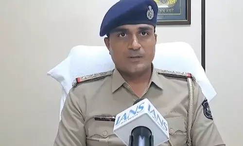 सूरत में भारी बारिश के बीच रेड अलर्ट, 7 अगस्त तक समुद्र में जाने पर रोक सूरत में भारी बारिश के बीच रेड अलर्ट, 7 अगस्त तक समुद्र में जाने पर रोक