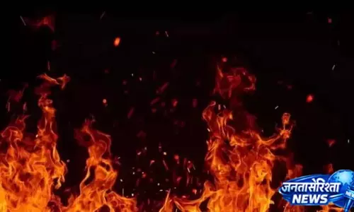 राजौरी गार्डन में तीन मंजिला मकान में लगी भीषण आग