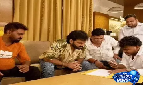 पवन सिंह की रिपोर्ट वाली टेंशन, एलेक्सा से सवाल सुनकर हंस पड़े फैंस पवन सिंह की रिपोर्ट वाली टेंशन, एलेक्सा से सवाल सुनकर हंस पड़े फैंस