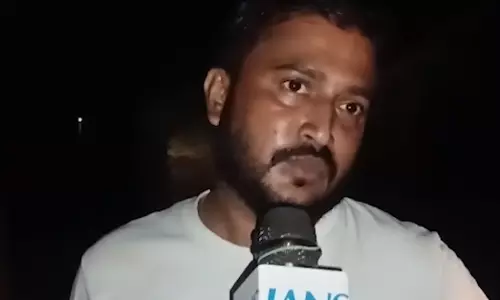 ओडिशा के केंद्रपाड़ा में बाढ़ का कहर, ग्रामीण बोले- कई दिनों से पानी में घिरे हैं लोग ओडिशा के केंद्रपाड़ा में बाढ़ का कहर, ग्रामीण बोले- कई दिनों से पानी में घिरे हैं लोग