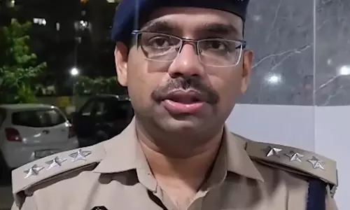 गाजियाबाद में पांचवीं मंजिल से कूदकर महिला ने दी जान, पुलिस ने शुरू की जांच गाजियाबाद में पांचवीं मंजिल से कूदकर महिला ने दी जान, पुलिस ने शुरू की जांच